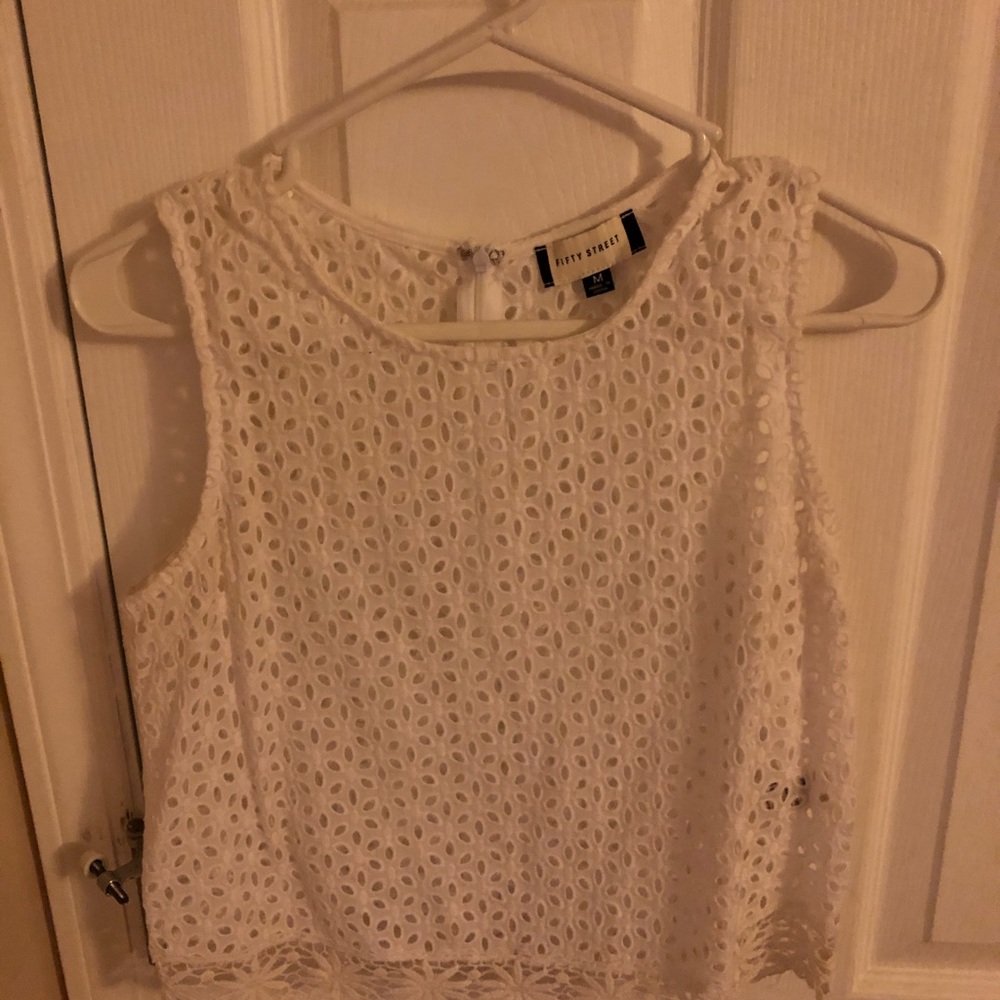 Peek-a-boo white tank, sz medium